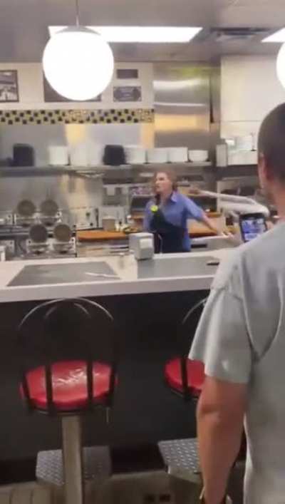 Don&rsquo;t mess with Waffle House employees