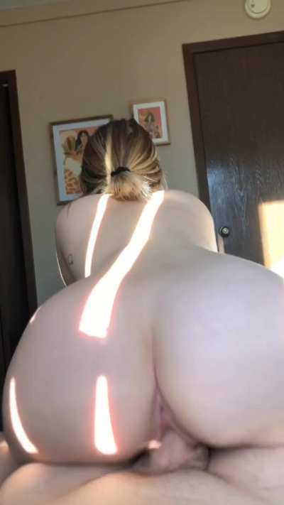 my photos are getting stolen, so I might as well post a gif to prove these are my lips😏