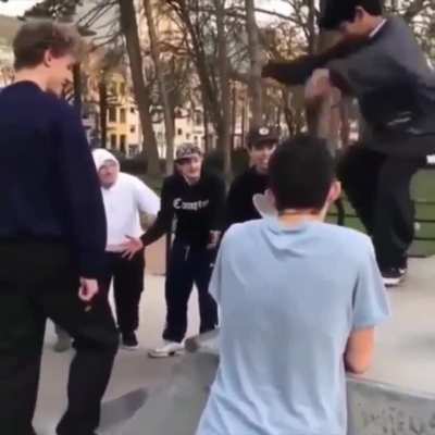Skateboarders encouraging a child to drop in for the first time! (Couldn&rsquo;t crosspost)
