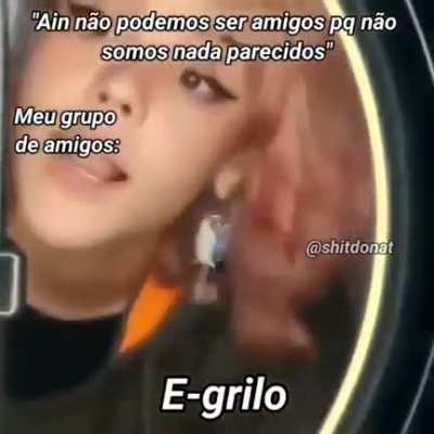 A cara da " gostosa aleat&oacute;ria " me deixou extremamente desconfort&aacute;vel, parece que ela est&aacute; prestes a arrancar o meu rim esquerdo. O pior &eacute; que tem gente que bate punheta pra ela, eu tenho medo desse tipo de pessoa.