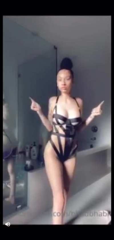 👀