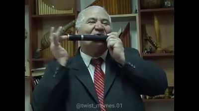 Orice grup de prieteni îl are pe unul dintre ei: