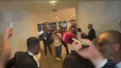 Seguran&ccedil;a de Nicol&aacute;s Maduro agride jornalistas.