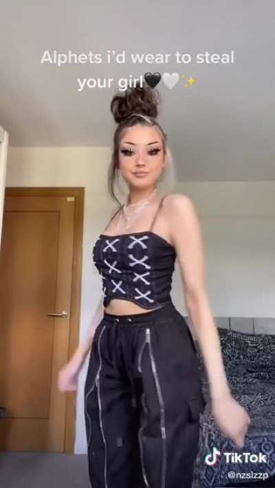 Damn she&rsquo;s so fine😍