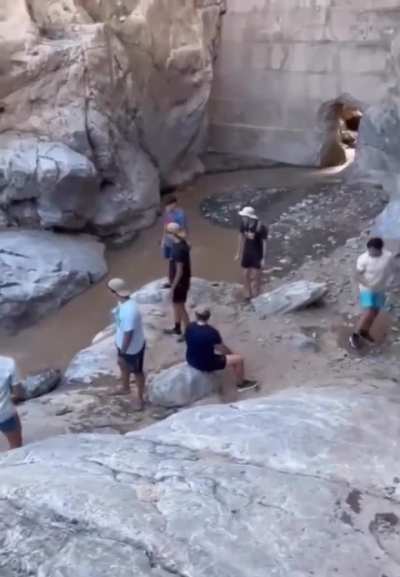 Tirar piedras al r&iacute;o (cosa de hombres)
