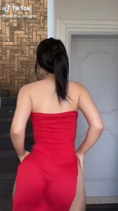 Latinas 🤝 red dresses