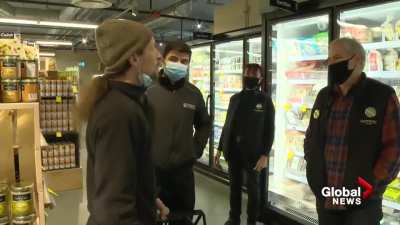 Covidiot gets kicked out of store