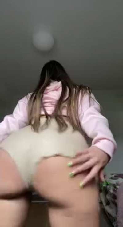 mmmm im so hot