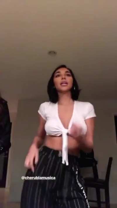 Titties \(&bull;-&bull;)/