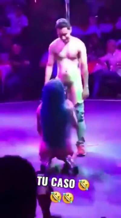 bro shoulda never gotten on stage 💀