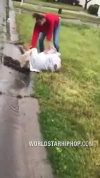 Chick Pulls Up To Her Opp's Mother's House &amp;amp; Beats The Brakes Off Her