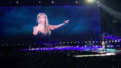 She’s just being Taylor 😜 - MetLife Night 3