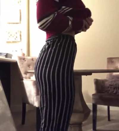 Jennette McCurdy booty tap