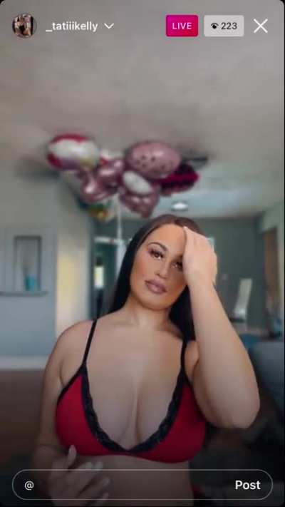 _tatiikelly(Russialit) 😍😍 someone make her a new community 🤦🏾&zwj;♂️🤦🏾&zwj;♂️