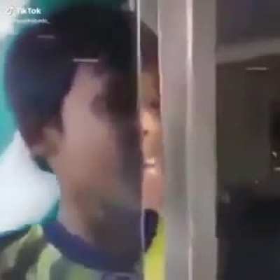 :V
