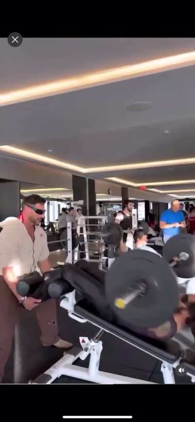 59 yr old Lenny Kravitz at the gym in leather pants and sun glasses 