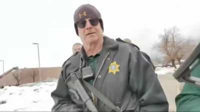 A streaming "Journalist" interferes with police during active shooting in Bolder, Colorado