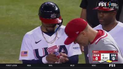 [Highlight] Mookie and Freddie having a laugh together on first base