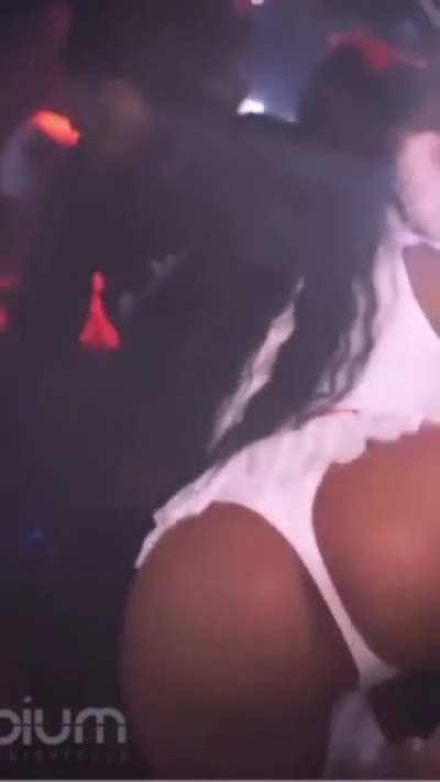 Y&rsquo;all taking 500k or a chance to smash jayda?