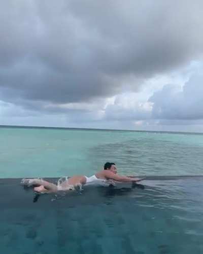 Demi&rsquo;s white swimsuit pt 3