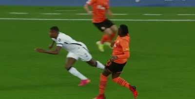 Lassina Traor&eacute; (Shakhtar) injury against Inter