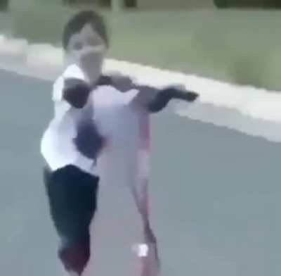 ~( ._.)~