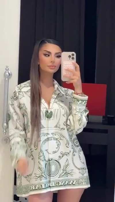 Such a hot fucking bimbo 🥵🥵