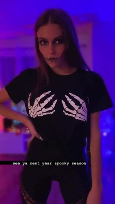 Skeleton hands