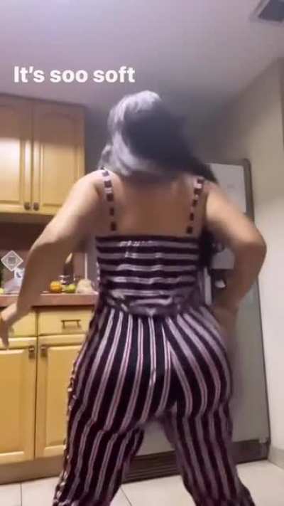 Idk! Is It Really Ass Or Jelly ?