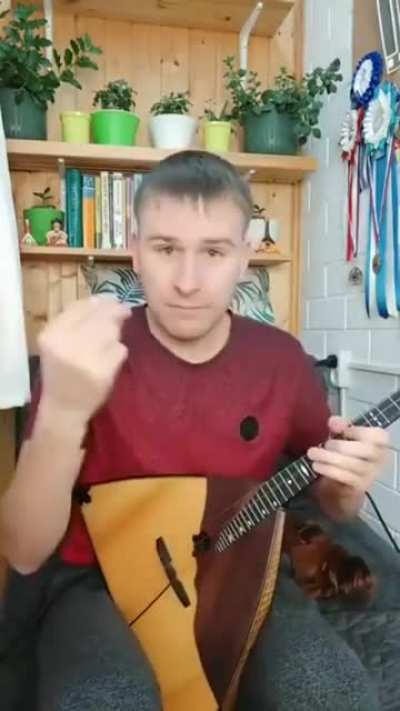 This guy playing the soundtrack for &ldquo;Directed by Robert B Wiede&rdquo;