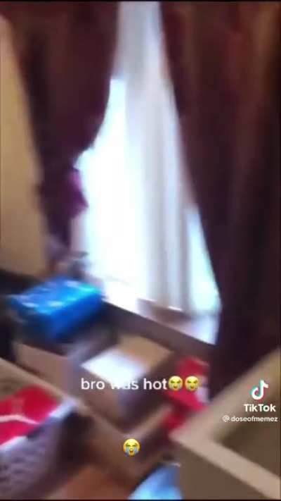 Ma it&rsquo;s hot&rdquo; 😭😭