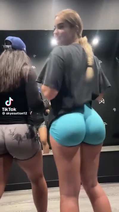 @skyesutton12 they both jiggle