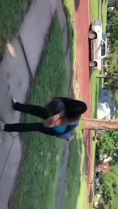 Girl Chokes Out A Guy