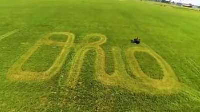 Zero turn lawnmowers performing script Mow-hio
