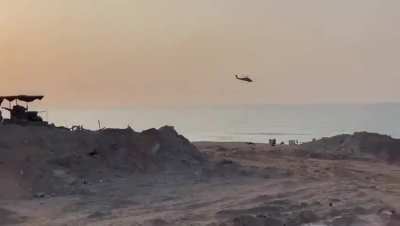 Low flying Blackhawk over Gaza gets targeted(?), deploys flares &amp;amp; makes a quick u-turn