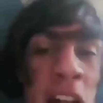 Ween como cuando dices algo que a la gente no le gusto y te empiezan a llegar un vergo de mensajes dici&eacute;ndote que eres un hijo de perra y que est&aacute;s pendejo y as&iacute;
