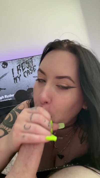 learning how to deep throat a big cock is hard but i think i&rsquo;m getting the hang of it!