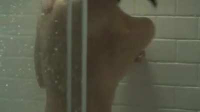 Christy Carlson Romano (Mirrors 2)