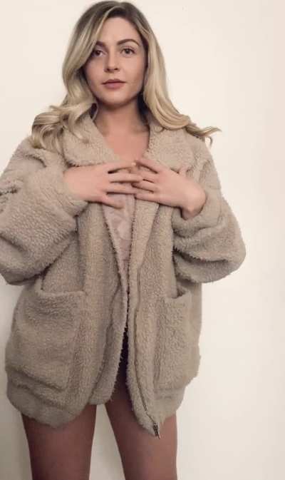 Today is my Reddit Cake Day! One year posting nudes and making content, thanks for being amazing.. 😊💓