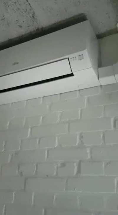 Keep hearing the beginning of "Walk of Life" by Dire Straits each time I turn on the AC and I can't unhear. 🔊