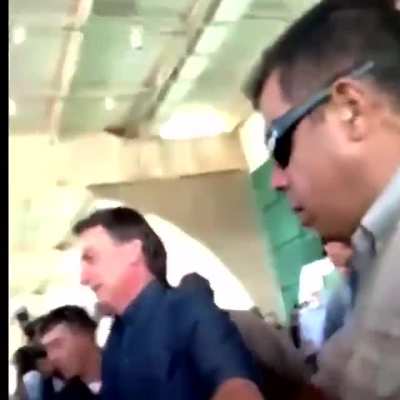 Parece que teve umas pessoas no Amapa que n&atilde;o gostaram muito de receber a visita do Presidente Jair Bolsonaro apenas 19 dias ap&oacute;s o in&iacute;cio da crise do apag&atilde;o.