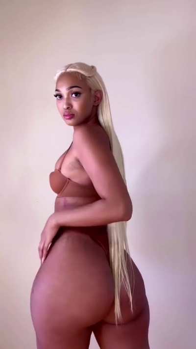 Edwina's BIG Brown Booty &eth;
