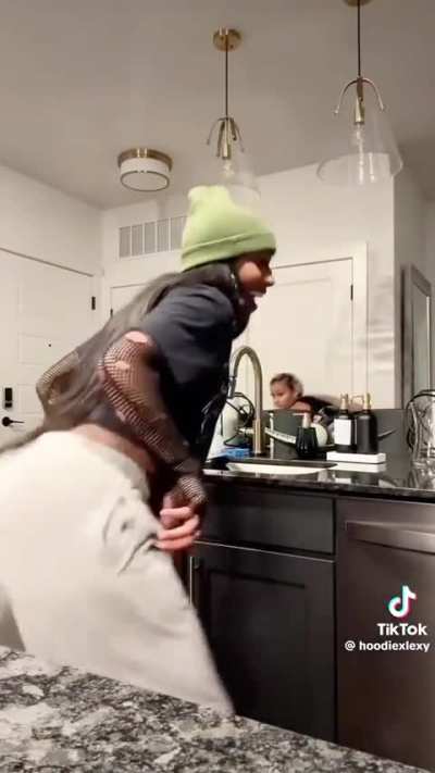 Te'a Cooper Twerking