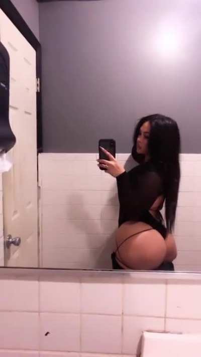 🍑🤳🏽🖤