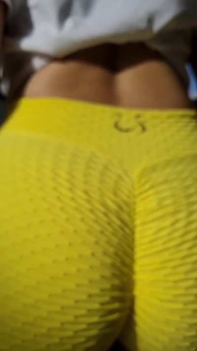 Thick booty 🍑