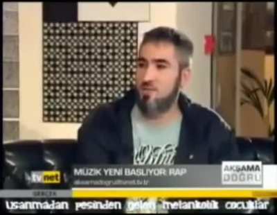 Sagopa namaz kılıyor ve rahatlıyor