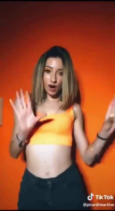 Martina Picardi culo🍑+lingua👅