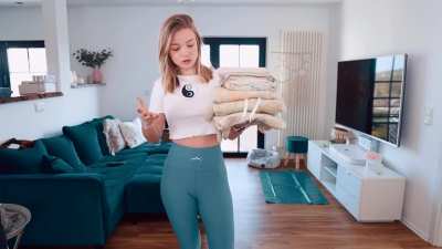 W&uuml;rde gerne Julia in den Leggings ficken