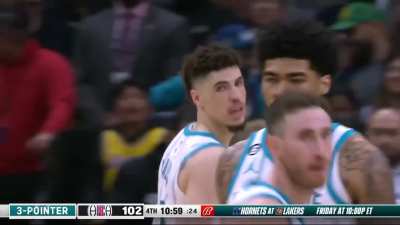[Highlight] LaMelo Ball with an absolute FILTHY cross-over, step back 3 over John Wall to cut the lead to 23