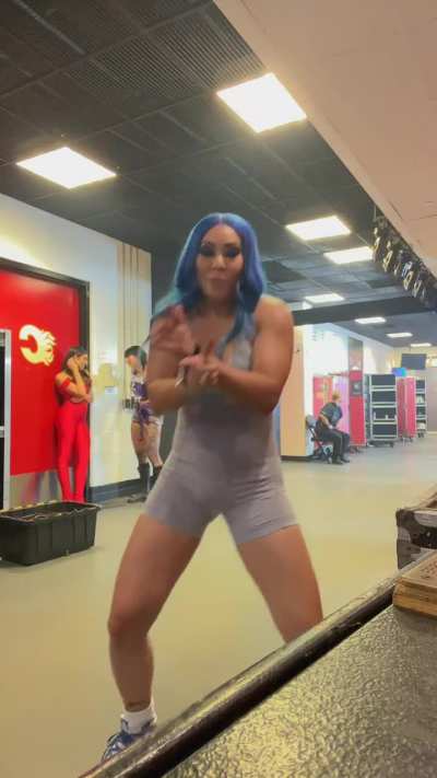 Mia Yim (with Cathy Kelley and Rhea in the background???)